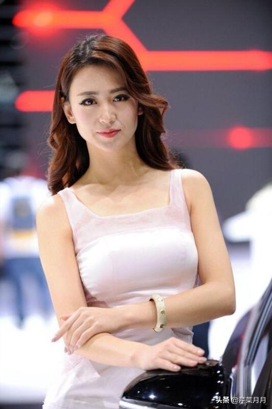 车展厅里.发生的故事…(图1)